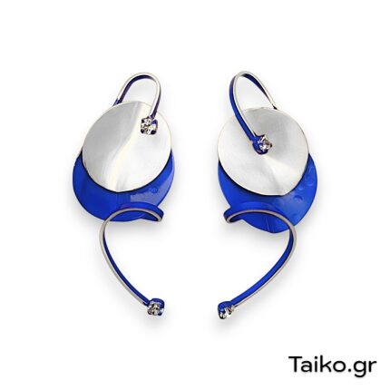 Χειροποίητα σκουλαρίκια (καρφωτά) από ορείχαλκο τρισδιάστατης σχεδίασης και ανεξίτηλης επιμετάλλωσης σε μεταλλική ασημί/μπλε απόχρωση και ζιργκόν