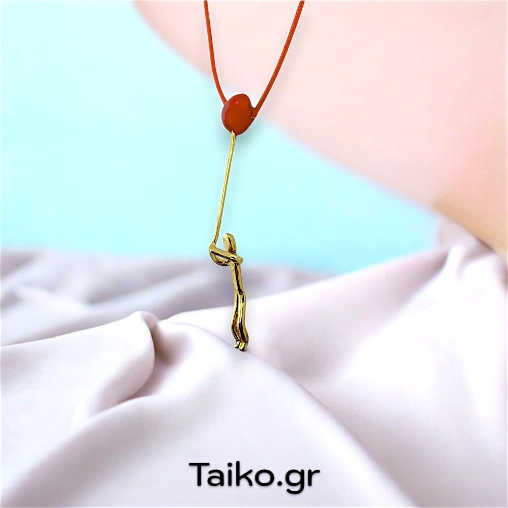 Χειροποίητο κολιέ με μεταξωτό κορδόνι και μενταγιόν ανθρωπάκι από επιχρυσωμένο ασήμι 925 º κι αιωρούμενη καρδιά από κόκκινο σμάλτο