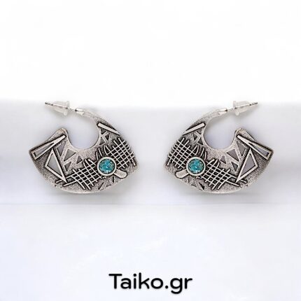 Χειροποίητα σκουλαρίκια (καρφωτά) από επαργυρωμένο ορείχαλκο με ανάγλυφα σχέδια και γαλαζοπράσινες ορυκτές πέτρες