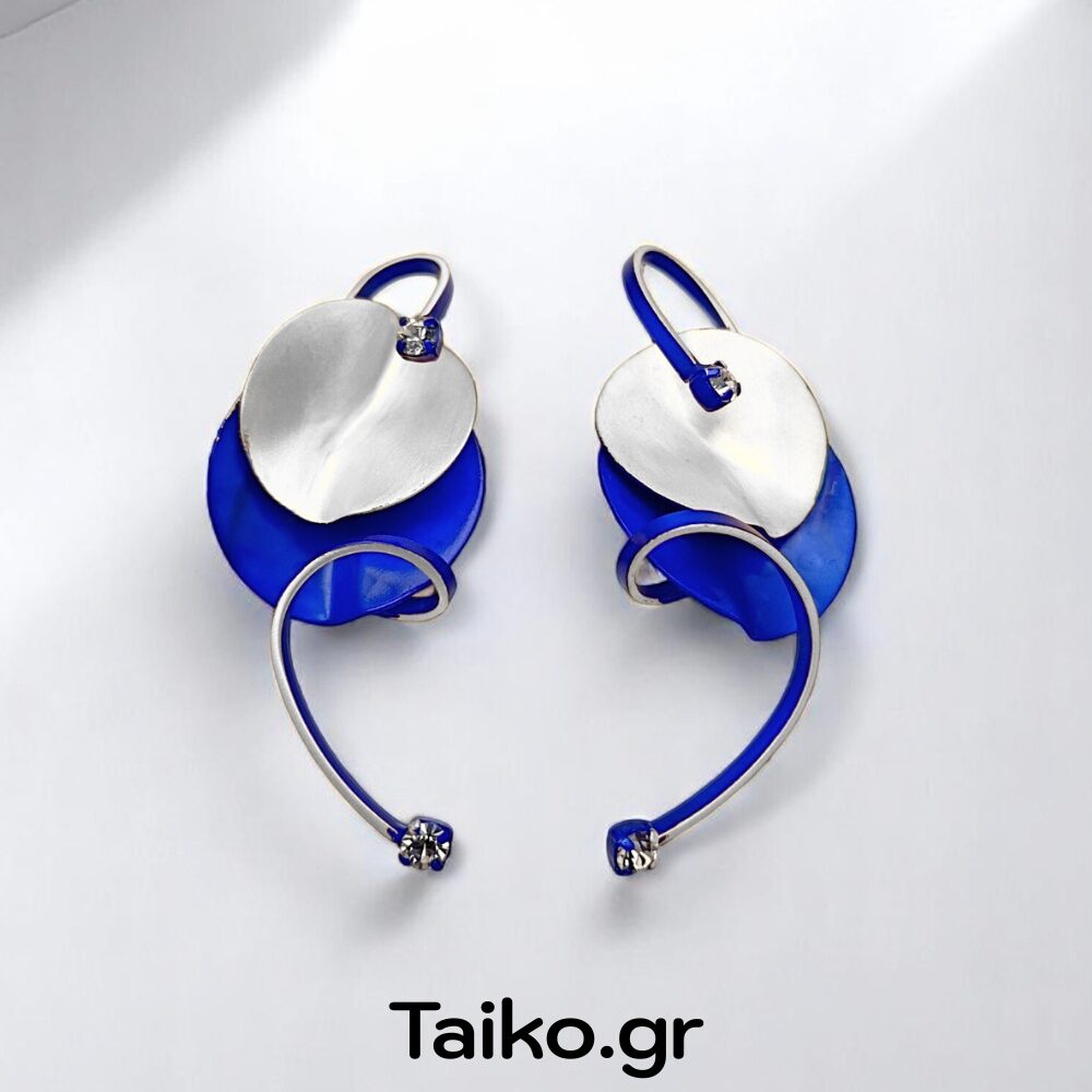 Χειροποίητα σκουλαρίκια (καρφωτά) από ορείχαλκο τρισδιάστατης σχεδίασης και ανεξίτηλης επιμετάλλωσης σε μεταλλική ασημί/μπλε απόχρωση και ζιργκόν