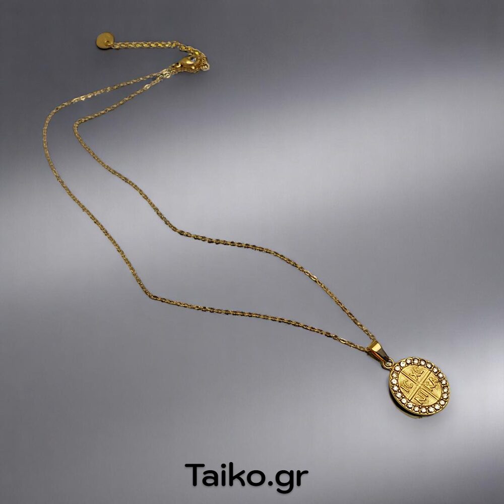 Ατσάλινο κολιέ με λεπτή αλυσίδα και οβάλ μενταγιόν με θρησκευτικά σύμβολα "ΙCXCNIKA" συνδυασμένο με ζιρκόν